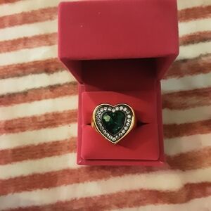 Elegant Heart-Shaped Green Stone Ring Size 7